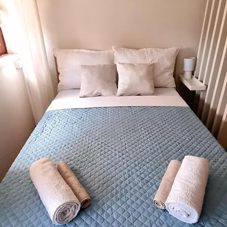 アパート Karolina ザダル